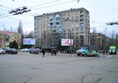 Kharkov, Ukrayna - 17 Haziran 2009: Araba kazasının sonuçları, kaza yapmış bir araba. Trafik kazası.