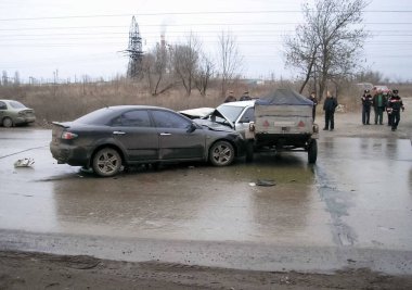 Kharkov, Ukrayna - 17 Haziran 2009: Araba kazasının sonuçları, kaza yapmış bir araba. Trafik kazası.