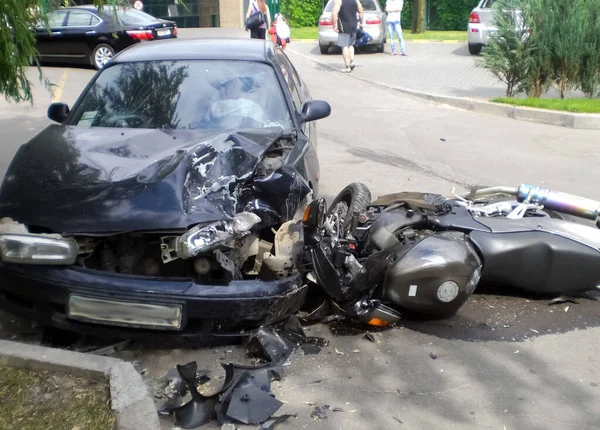 Kharkov Ukraina Juni 2010 Konsekvenser Bilolycka Förstörd Bil Vägtrafikolycka — Stockfoto