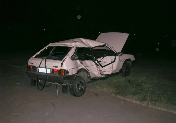 Kharkov Ukraina Juni 2009 Konsekvenser Bilolycka Förstörd Bil Vägtrafikolycka — Stockfoto