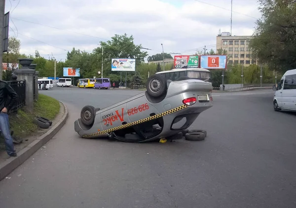 Charków Ukraina Czerwca 2009 Konsekwencje Wypadku Samochodowego Rozbity Samochód Wypadek — Zdjęcie stockowe