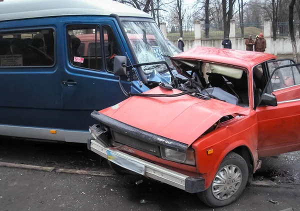 Kharkov Ucrânia Junho 2009 Consequências Acidente Carro Carro Destruído Acidente — Fotografia de Stock