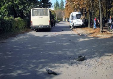 Kharkov, Ukrayna - 17 Haziran 2009: Araba kazasının sonuçları, kaza yapmış bir araba. Trafik kazası.