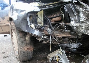 Kharkov, Ukrayna - 17 Haziran 2009: Araba kazasının sonuçları, kaza yapmış bir araba. Trafik kazası.