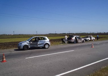 Kharkov, Ukrayna - 11 Haziran 2009: Araba kazasının sonuçları, kaza yapmış bir araba. Trafik kazası.