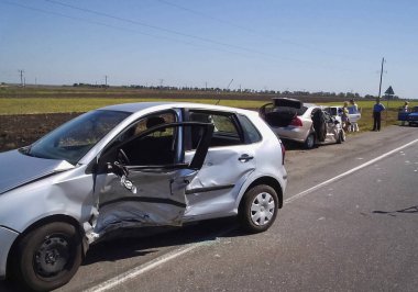 Kharkov, Ukrayna - 11 Haziran 2009: Araba kazasının sonuçları, kaza yapmış bir araba. Trafik kazası.