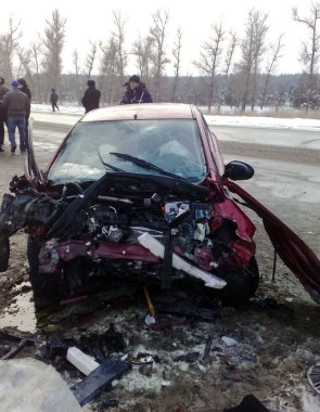 Kharkov, Ukrayna - 11 Haziran 2009: Araba kazasının sonuçları, kaza yapmış bir araba. Trafik kazası.