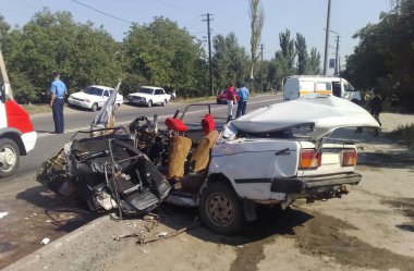 Kharkov, Ukrayna - 11 Haziran 2009: Araba kazasının sonuçları, kaza yapmış bir araba. Trafik kazası.