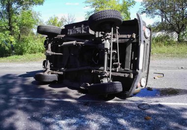 Kharkov, Ukrayna - 11 Haziran 2009: Araba kazasının sonuçları, kaza yapmış bir araba. Trafik kazası.