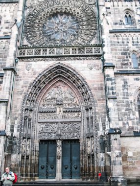 Roma, İtalya - 12 Temmuz 2014: Antik kapı ve kapılar, kapı, kemer ve kapı şeklinde kültürel miras.