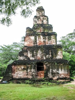 Polonnaruwa, Sri Lanka. Antik bir tapınağın kalıntıları, son derece gelişmiş eski bir medeniyetin izleri..