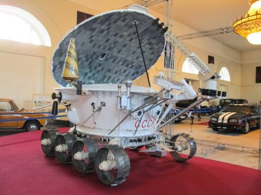 Eski arabalar müzesi, St Petersburg, Rusya - 19 Aralık 2018: Lunokhod-1, Sovyetler Birliği Ay aracı, müze örneği.
