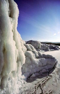 Baykal 'da kış, gölde buz ve kar. Baykal 'ın kışın güzelliği..
