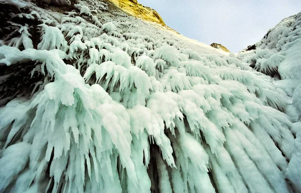 贝加尔湖上的冬天湖上的冰雪贝加尔湖冬季自然美景 — 图库照片