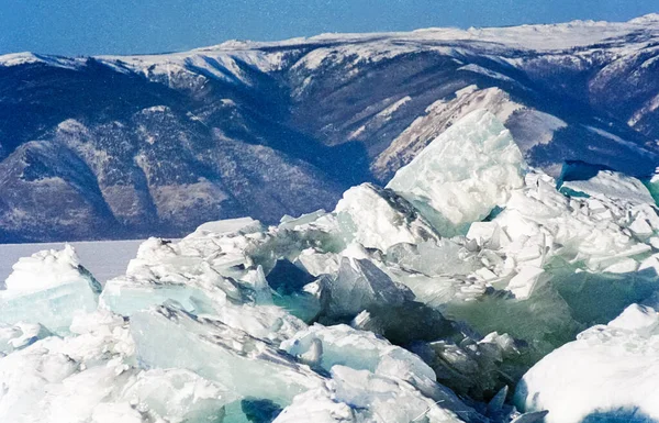 バイカル湖 氷と雪の上の冬 冬のバイカルの美しさ — ストック写真