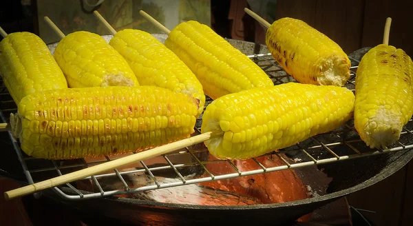 Sárga Grillezett kukorica, tűzhely — Stock Fotó