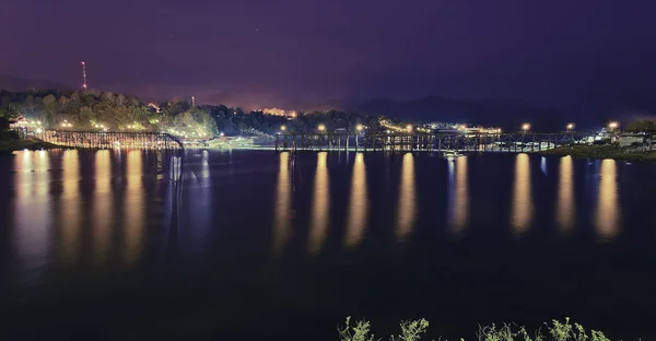 Ruhiger See in dunkler Nacht — Stockfoto
