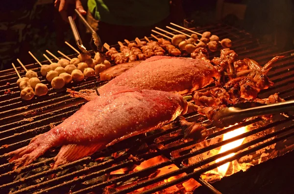 Comida tailandesa a la plancha —  Fotos de Stock