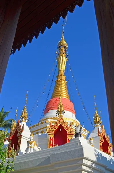 Tai yai buddhistická pagoda — Stock fotografie