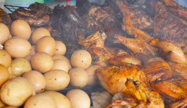 Comida tailandesa a la plancha —  Fotos de Stock