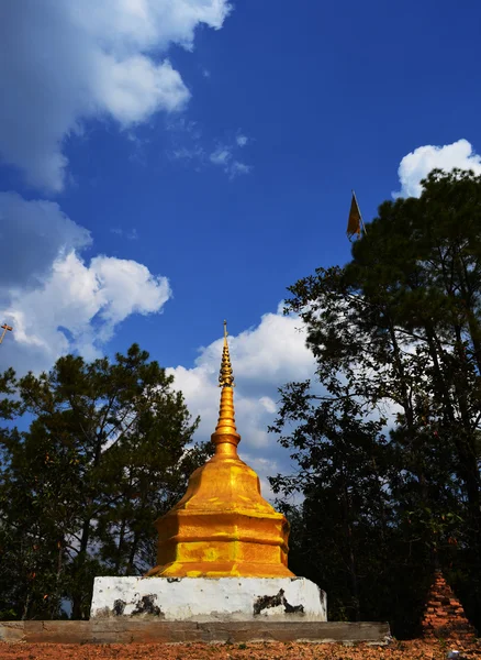 Gloden Pagoda on Hill — Stock Photo, Image
