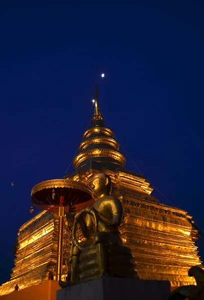 Sri Jom Thong Golden Pagoda at Night — Stock Photo, Image