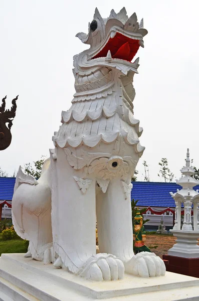 León de piedra blanca —  Fotos de Stock