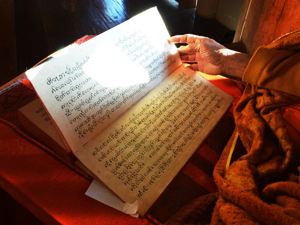 仏陀の元 birtth の物語の聖書 — ストック写真