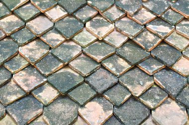 Pişmiş kil çatı-kiremit çatı