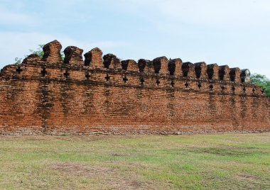 ayuttaya topraklarının antik kale duvarı