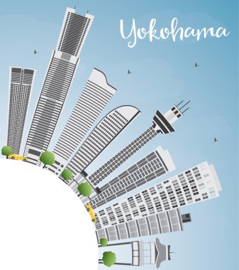 Yokohama manzarası gri binalar, mavi gökyüzü ve kopya alanı. 