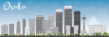 Osaka manzarası gri binalar ve mavi gökyüzü ile.