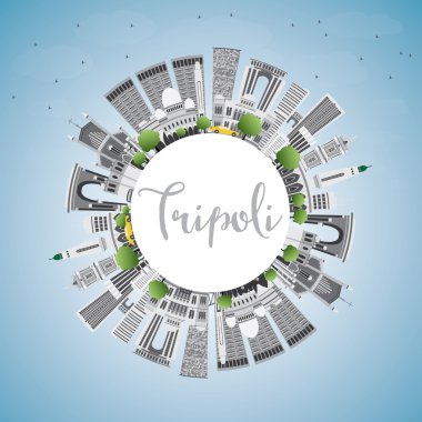 Trablus manzarası gri binalar, mavi gökyüzü ve kopya alanı. 