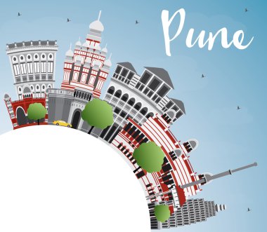 Renkli Binalar, Mavi Gökyüzü ve Copy Space ile Pune Skyline. 