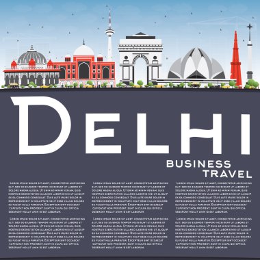 Delhi manzarası gri binalar, mavi gökyüzü ve kopya alanı. 