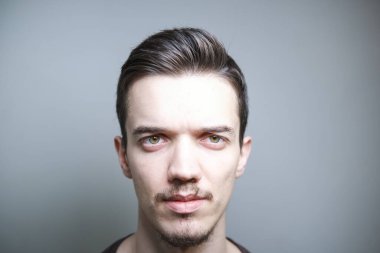 Yakışıklı Genç Adamın Portresi.