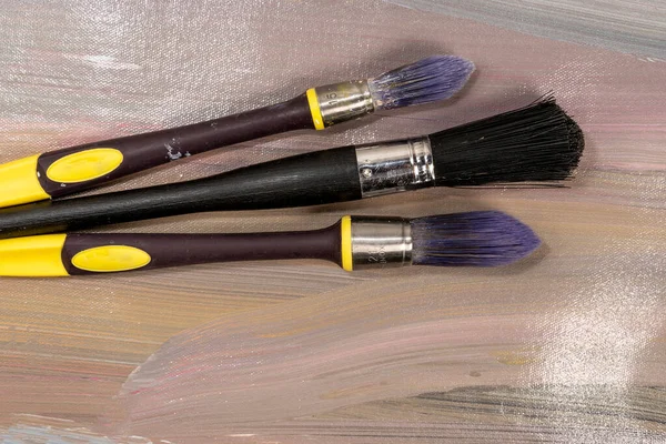 Brushes Painting Lying Old Canvas Painted Oil Paints — Stock Photo, Image