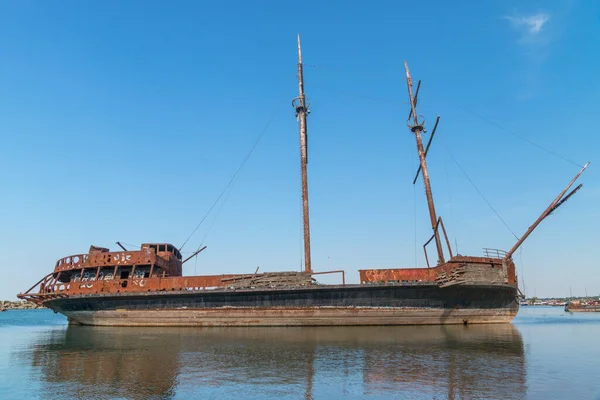 Одном Озер Онтарио Причале Ржавый Трехмачтовый Корабль Доживает Свои Последние — стоковое фото