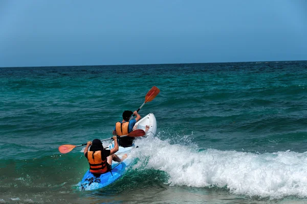 Together we will win the waves — Stock Photo, Image