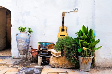Eski şeyler ve gitar duvar