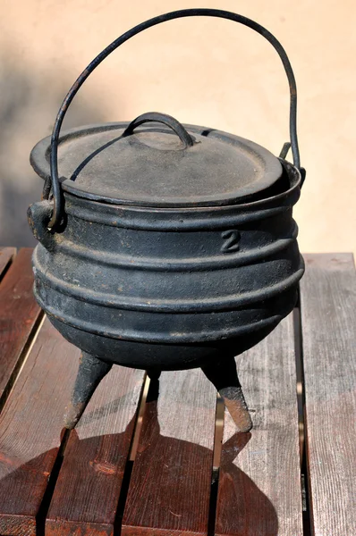 Caldeira de ferro fundido — Fotografia de Stock