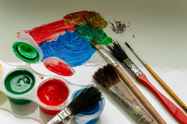 Brushes and paint — Stock Photo, Image