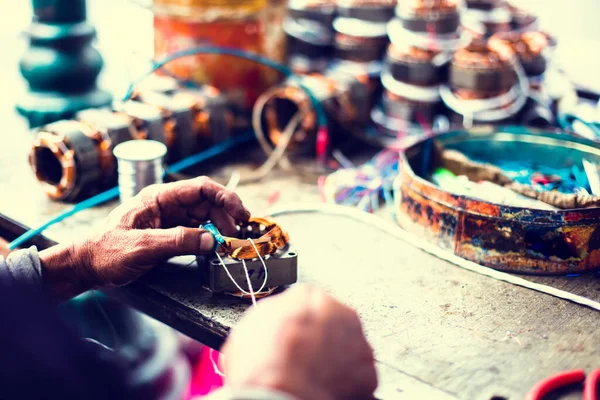 Selective Focus Hand Electric Motor Repairman Mechanic Repairing Electric Motor — Stock Photo, Image