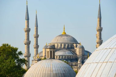 Mavi Cami 'nin çatılarından Ayasofya' dan İstanbul, Türkiye 'ye manzara