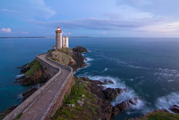 Deniz feneri Phare du Petit Minou gün batımında, Brittany, Fransa