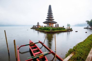 Pura Ulun Danu Bratan sisli, göldeki tapınak, Bedugul, Bali, Endonezya