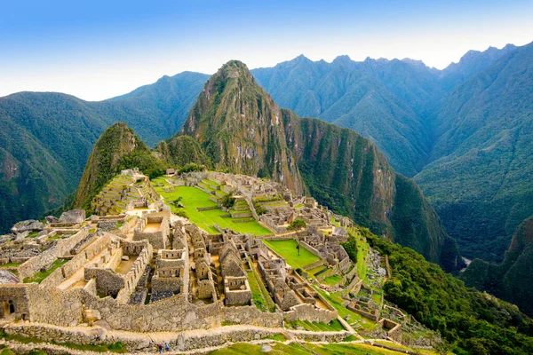 Machu Picchu en la mañana justo antes del amanecer — Foto de Stock