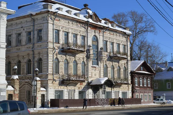 俄罗斯 科斯特罗马 街上的三层房子 — 图库照片