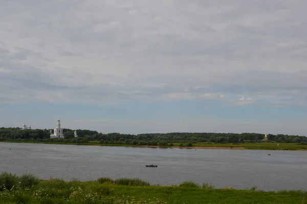Rusya, Novgorod bölgesi, Volkhov Nehri ve St. George Monaster