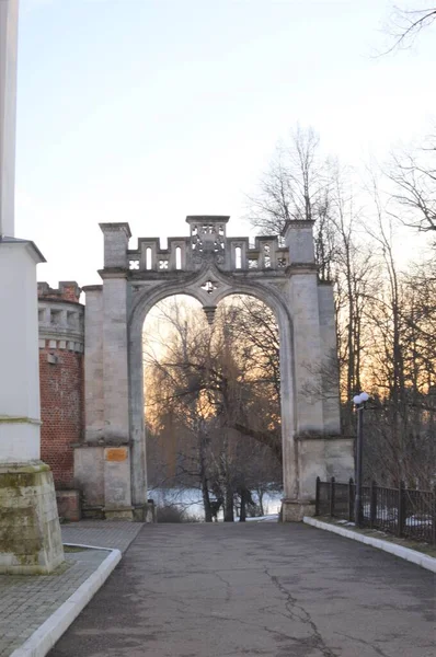 ロシア モスクワ地方 マルフィーノ荘園 アーチ付きの監視塔 — ストック写真